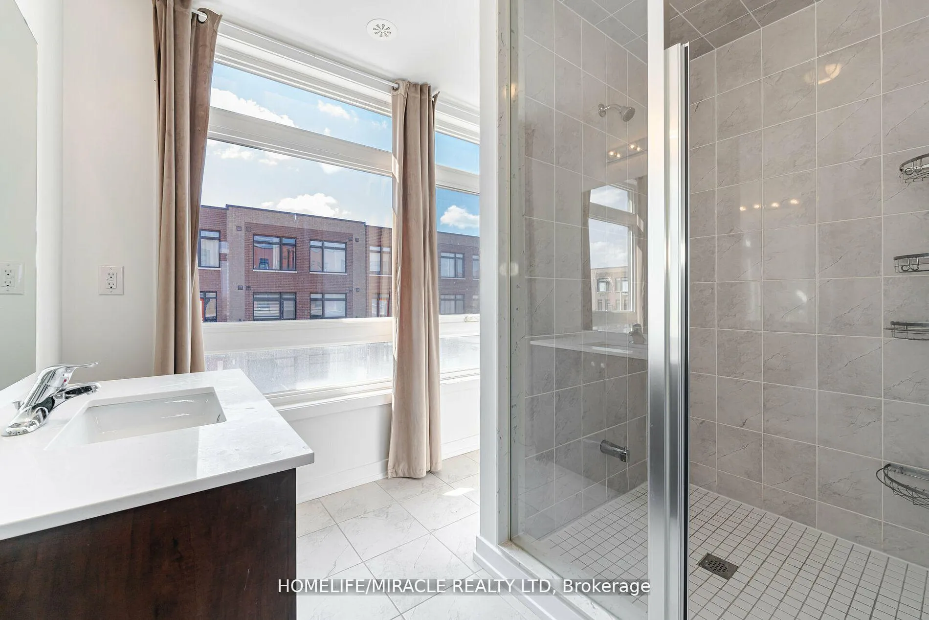 Photo 17 of 13 Antigonish Street, Vaughan, Vaughan Grove — HOMEH