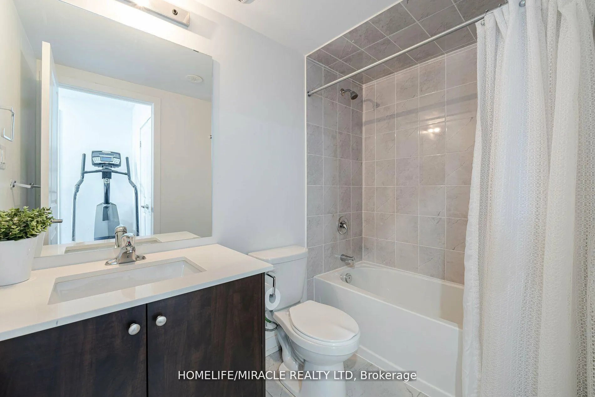 Photo 37 of 13 Antigonish Street, Vaughan, Vaughan Grove — HOMEH
