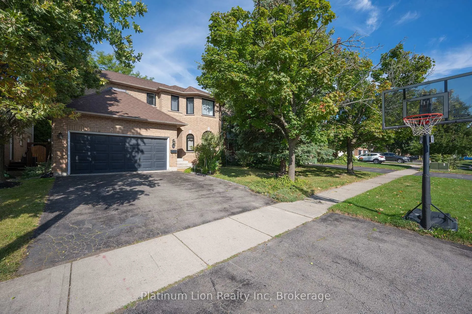 Photo 2 of 13 Brookhurst Crescent, Hamilton, Waterdown — HOMEH