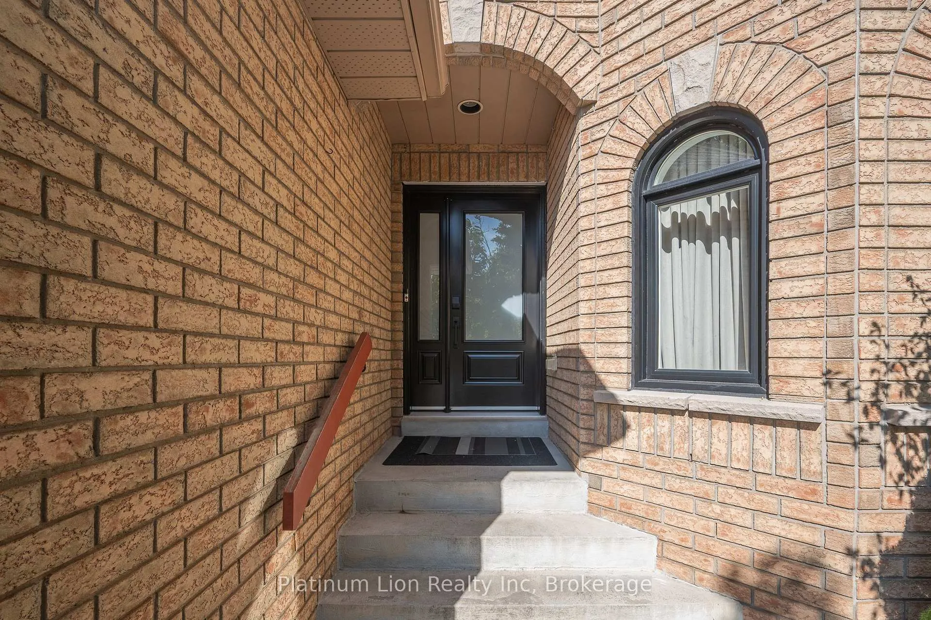 Photo 3 of 13 Brookhurst Crescent, Hamilton, Waterdown — HOMEH