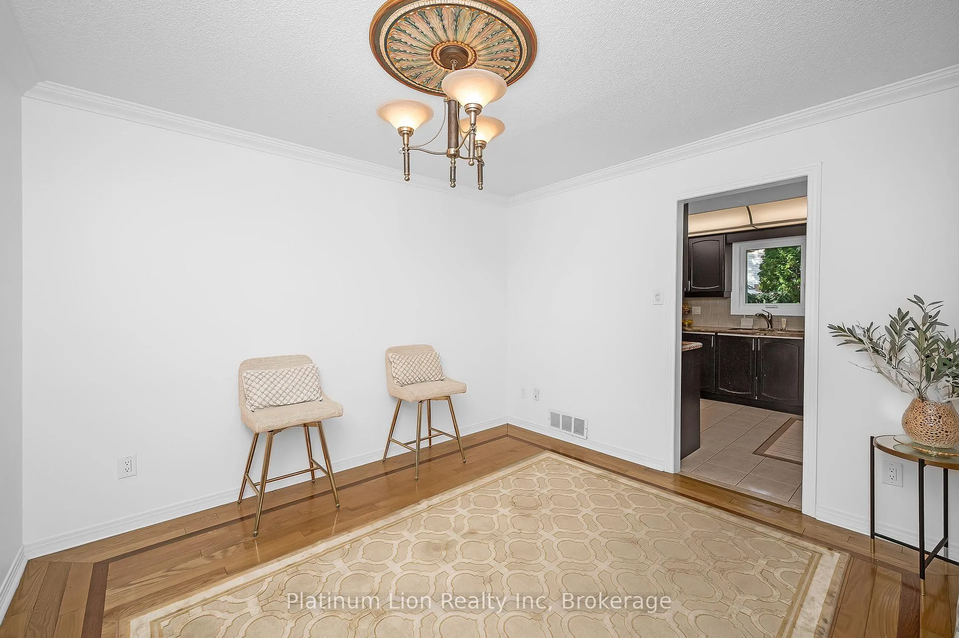 Photo 8 of 13 Brookhurst Crescent, Hamilton, Waterdown — HOMEH