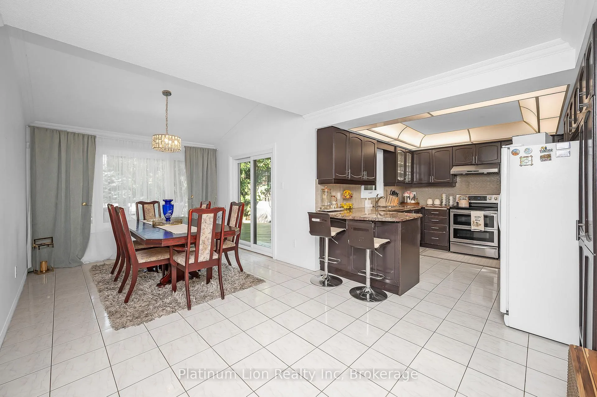 Photo 12 of 13 Brookhurst Crescent, Hamilton, Waterdown — HOMEH