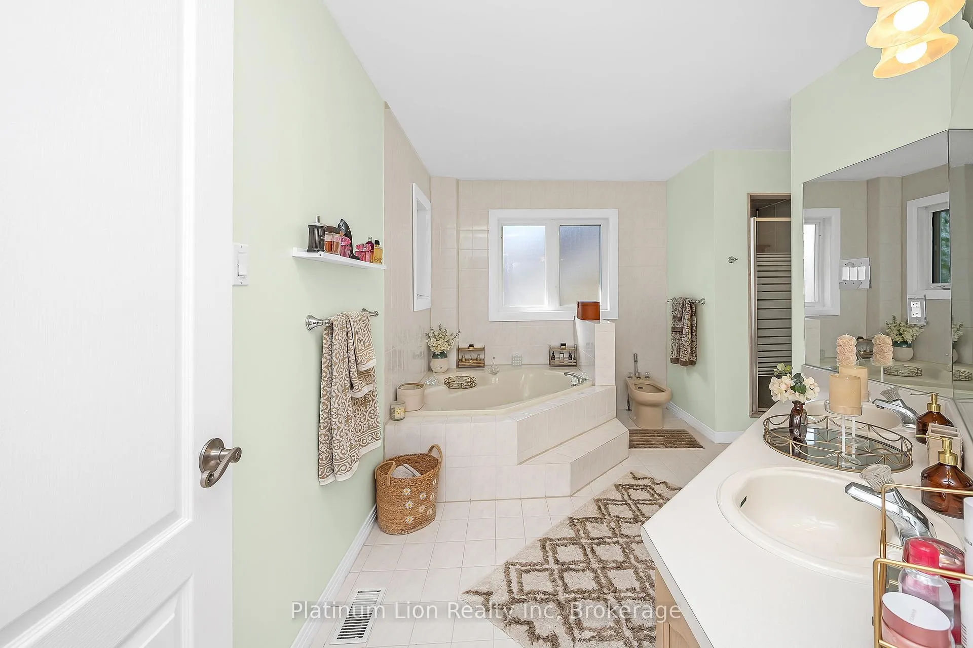 Photo 40 of 13 Brookhurst Crescent, Hamilton, Waterdown — HOMEH