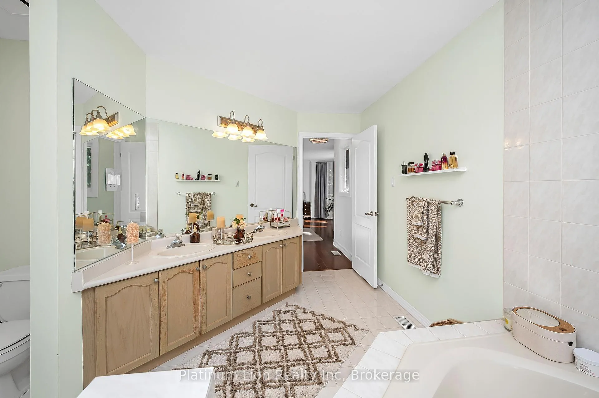 Photo 41 of 13 Brookhurst Crescent, Hamilton, Waterdown — HOMEH