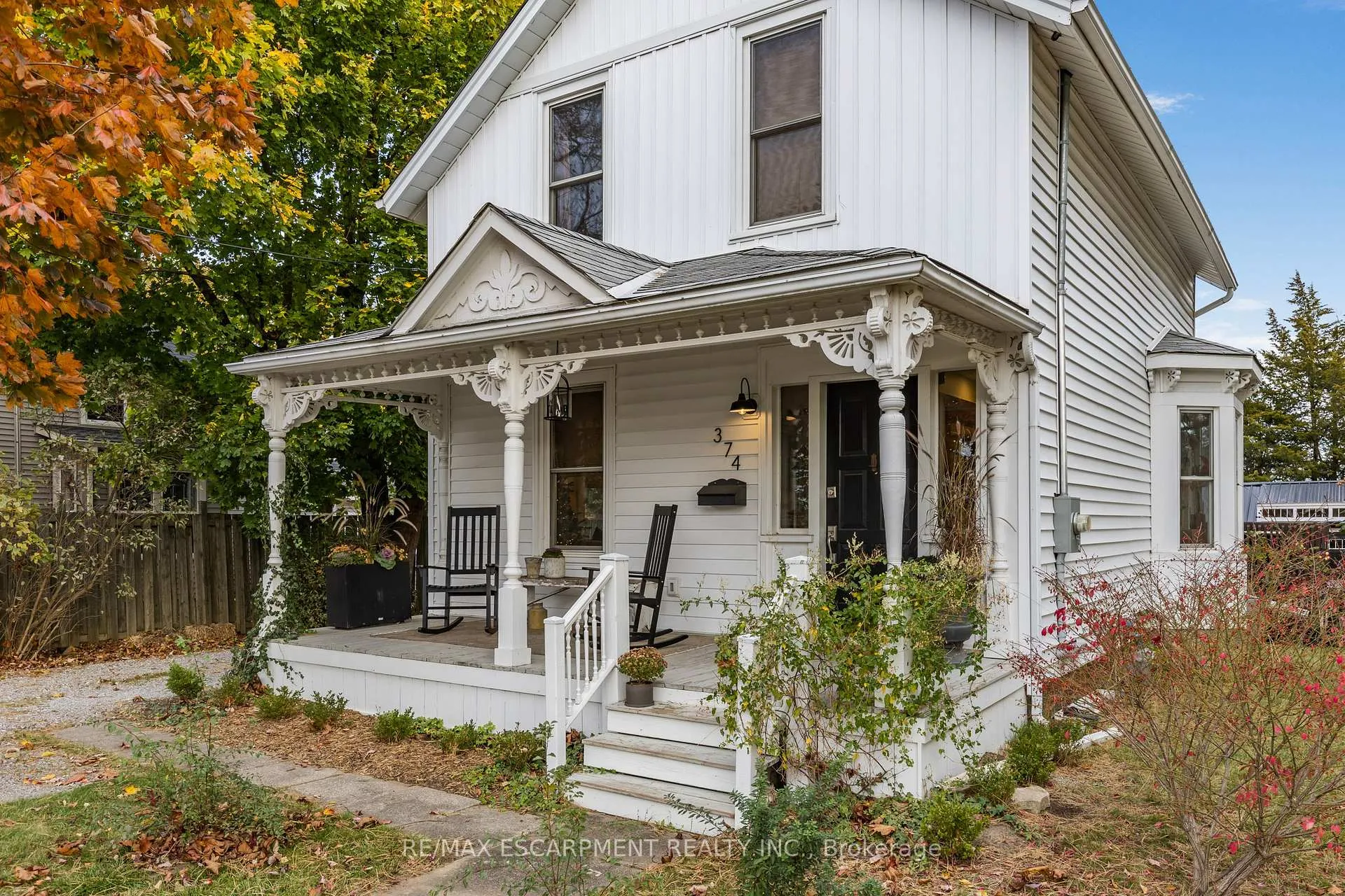 Photo 1 of 374 Ontario Street, Grimsby, Grimsby Beach — HOMEH