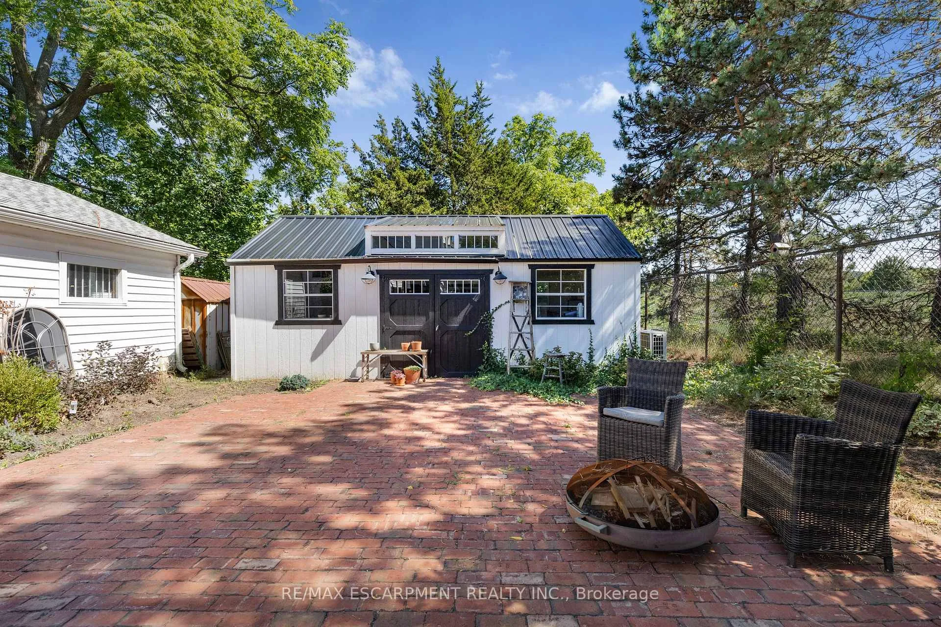 Photo 3 of 374 Ontario Street, Grimsby, Grimsby Beach — HOMEH