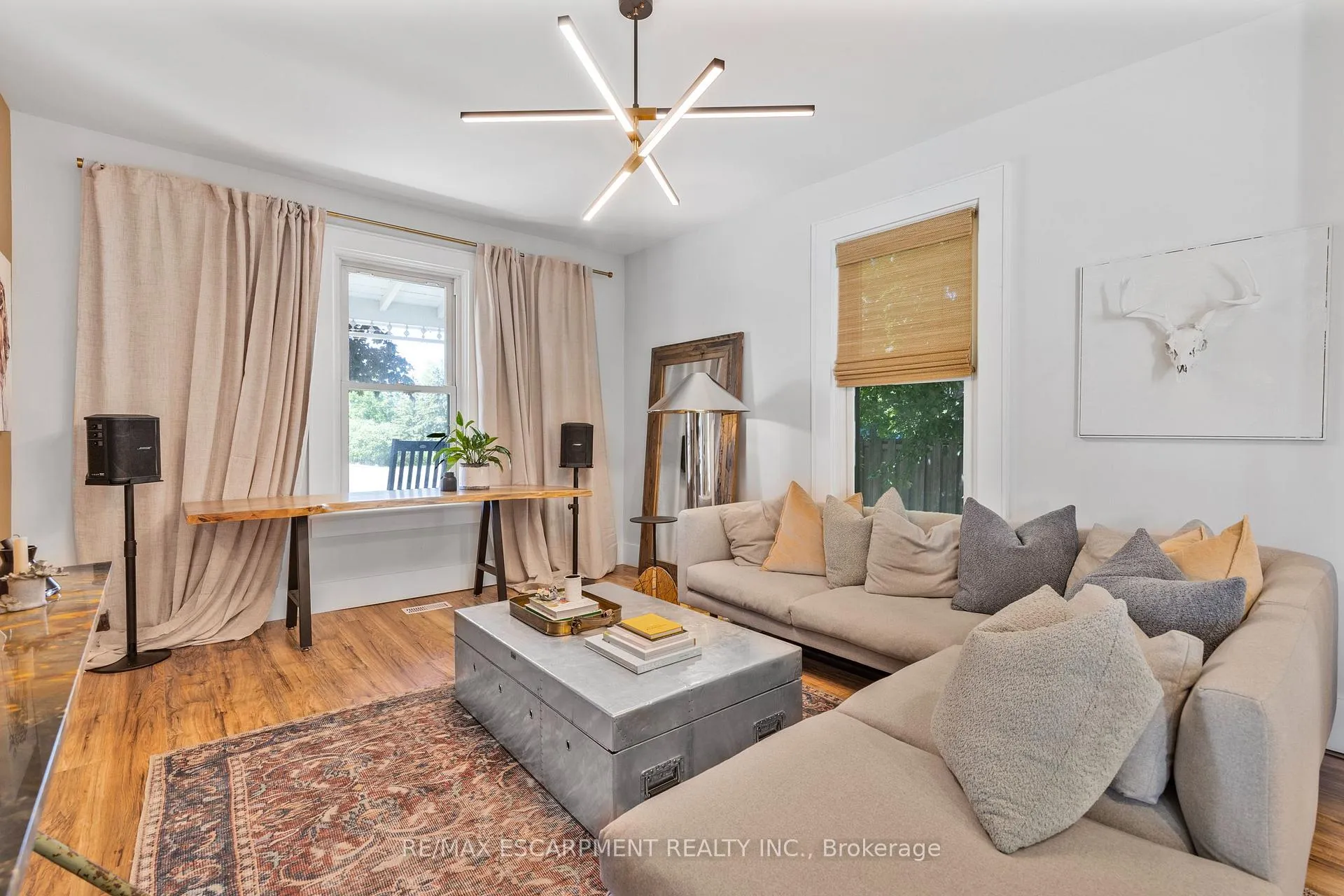 Photo 6 of 374 Ontario Street, Grimsby, Grimsby Beach — HOMEH