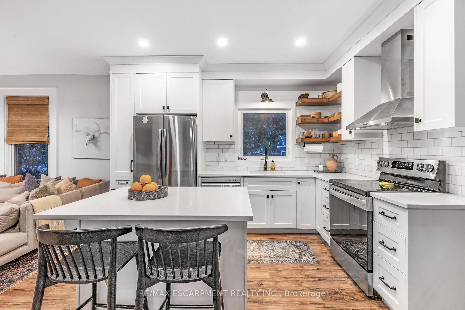 Photo 8 of 374 Ontario Street, Grimsby, Grimsby Beach — HOMEH