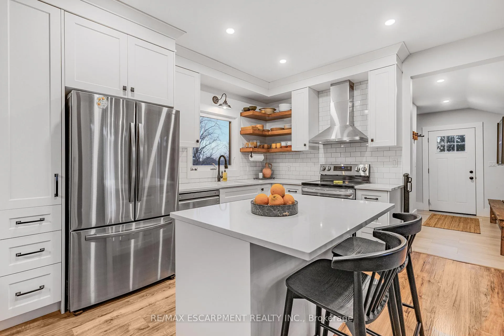 Photo 9 of 374 Ontario Street, Grimsby, Grimsby Beach — HOMEH