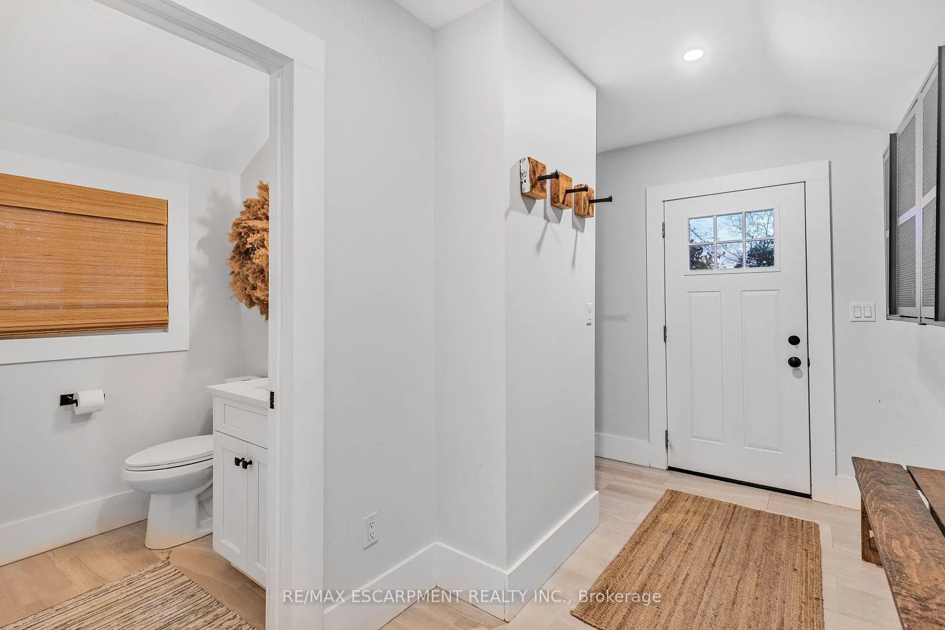 Photo 14 of 374 Ontario Street, Grimsby, Grimsby Beach — HOMEH
