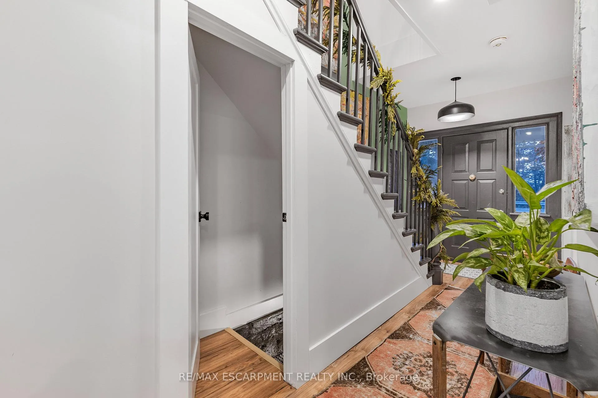 Photo 16 of 374 Ontario Street, Grimsby, Grimsby Beach — HOMEH