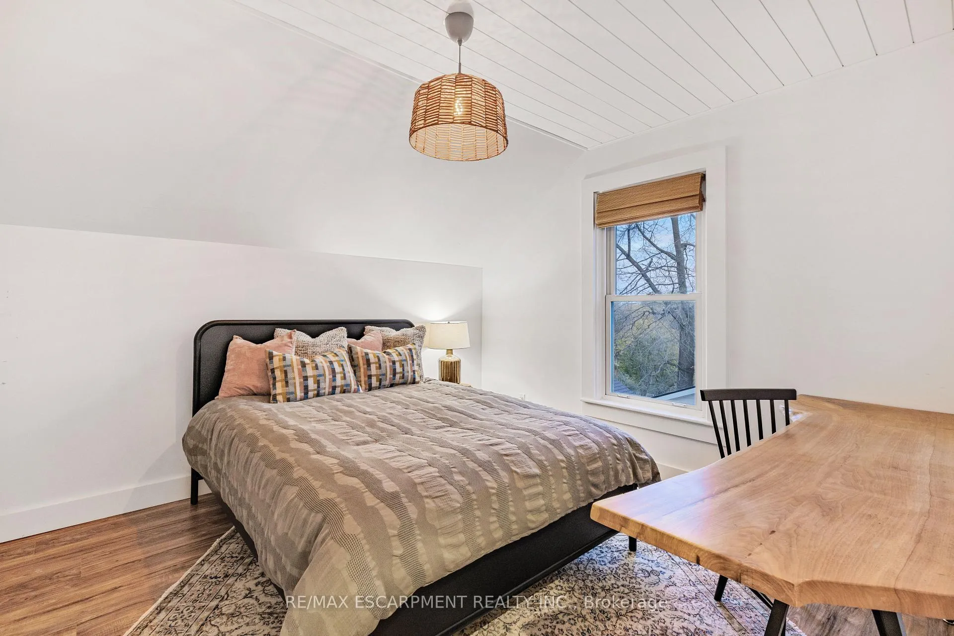 Photo 19 of 374 Ontario Street, Grimsby, Grimsby Beach — HOMEH