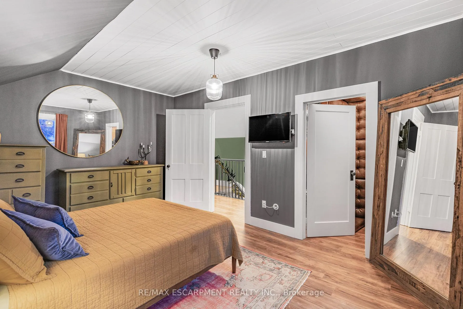Photo 23 of 374 Ontario Street, Grimsby, Grimsby Beach — HOMEH