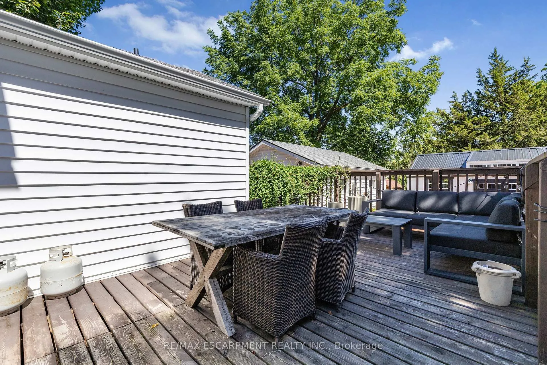 Photo 34 of 374 Ontario Street, Grimsby, Grimsby Beach — HOMEH