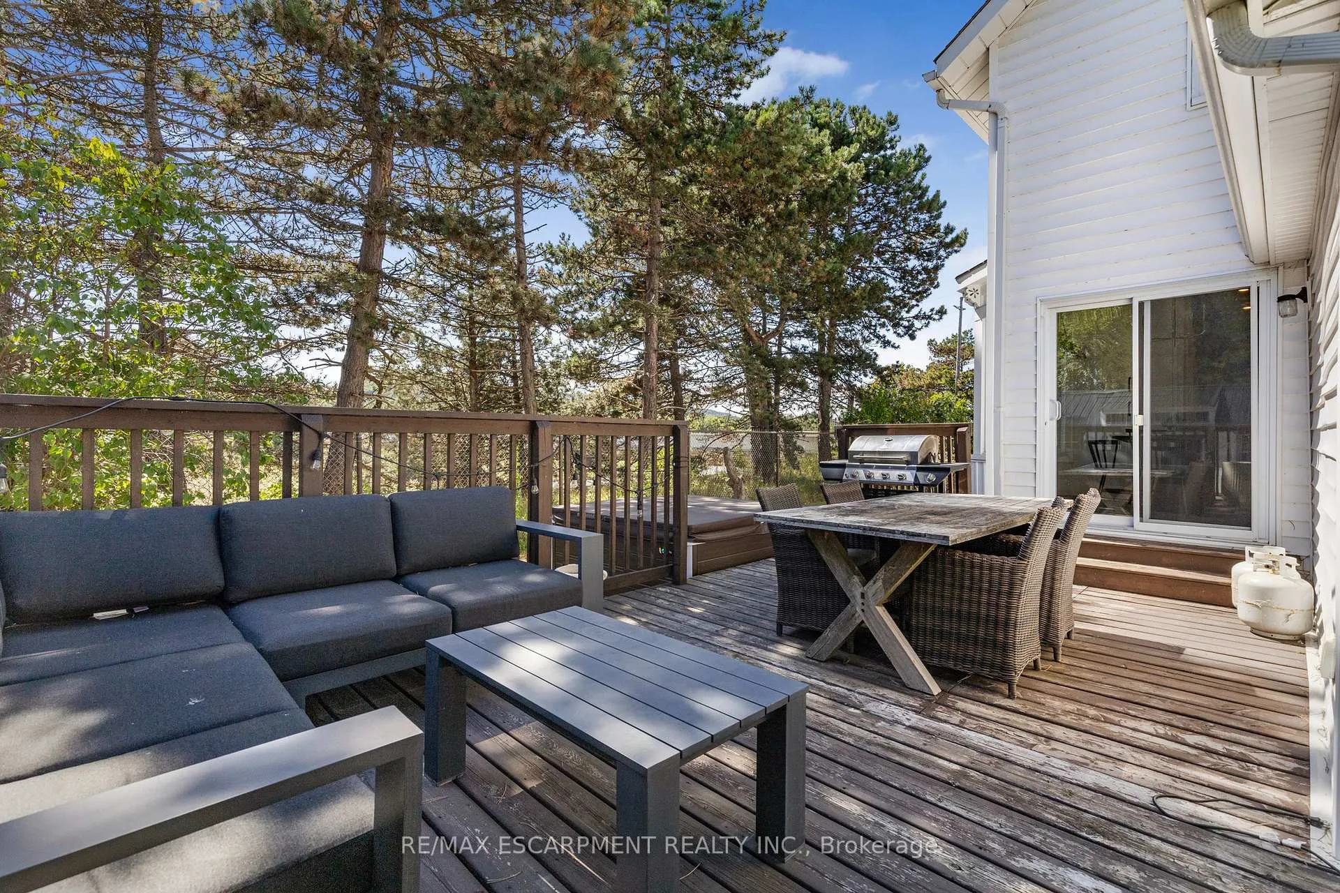 Photo 35 of 374 Ontario Street, Grimsby, Grimsby Beach — HOMEH