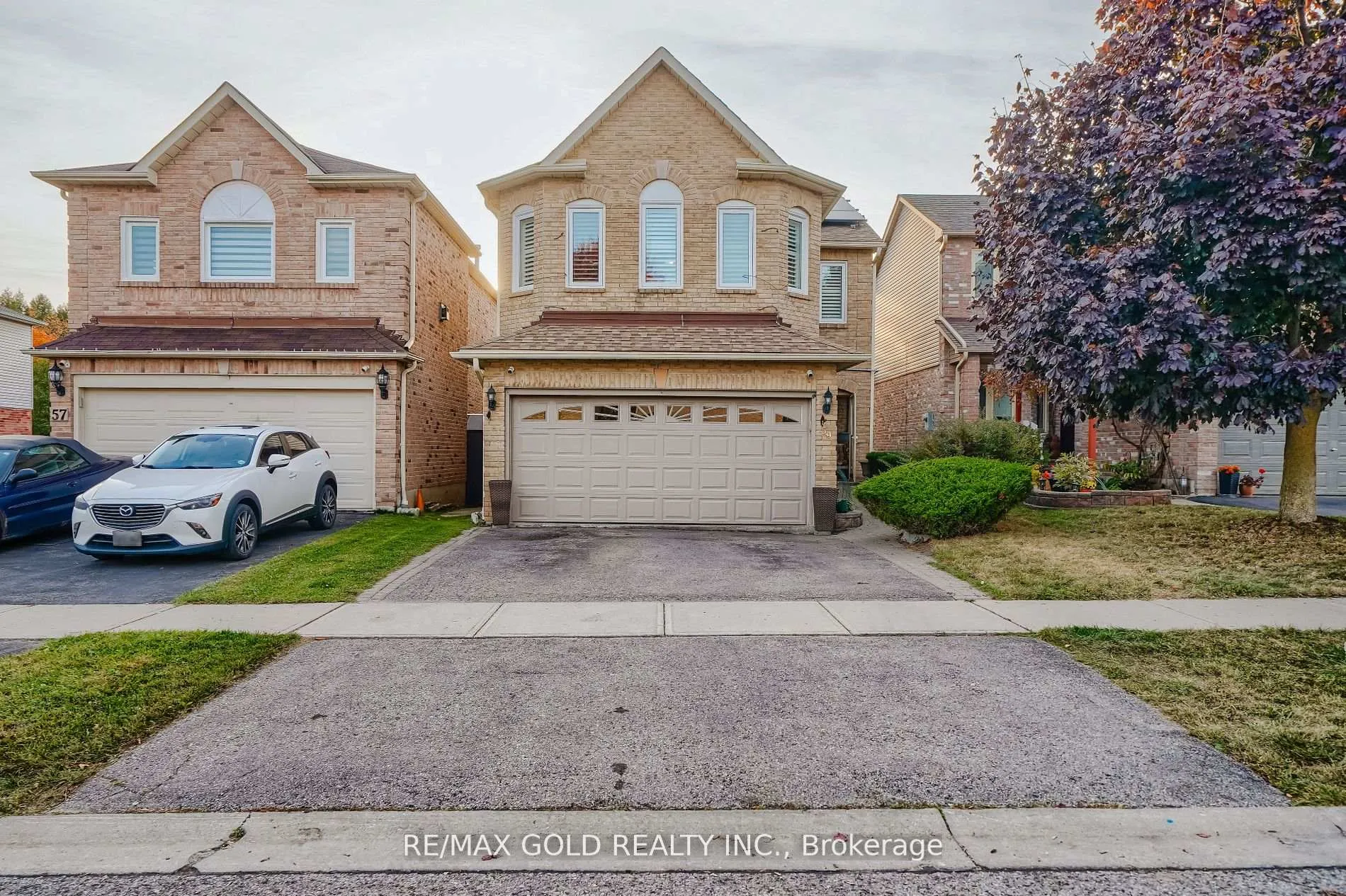 Photo 1 of 59 Knotty Pine Drive, Whitby, Williamsburg — HOMEH
