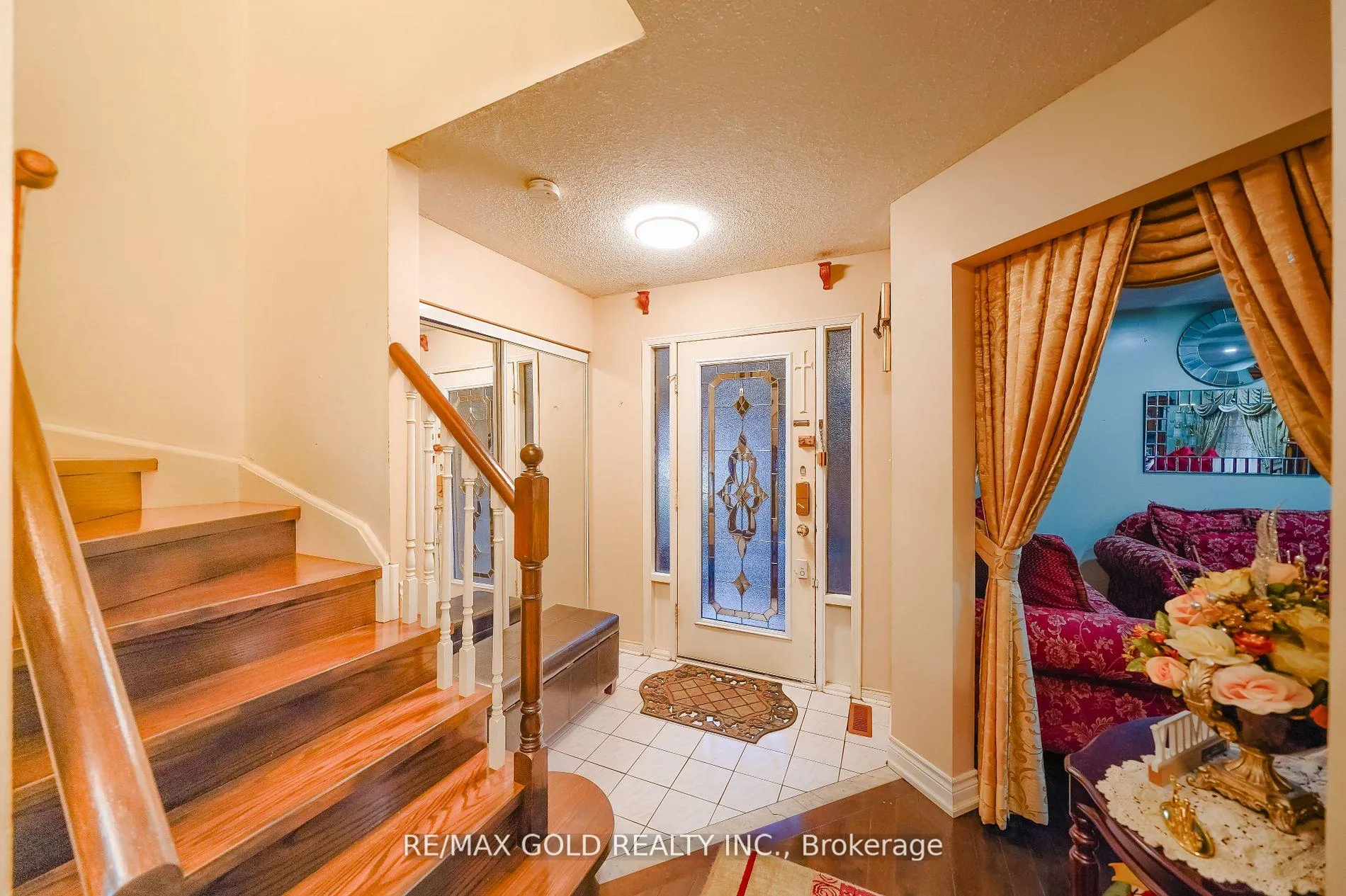 Photo 2 of 59 Knotty Pine Drive, Whitby, Williamsburg — HOMEH
