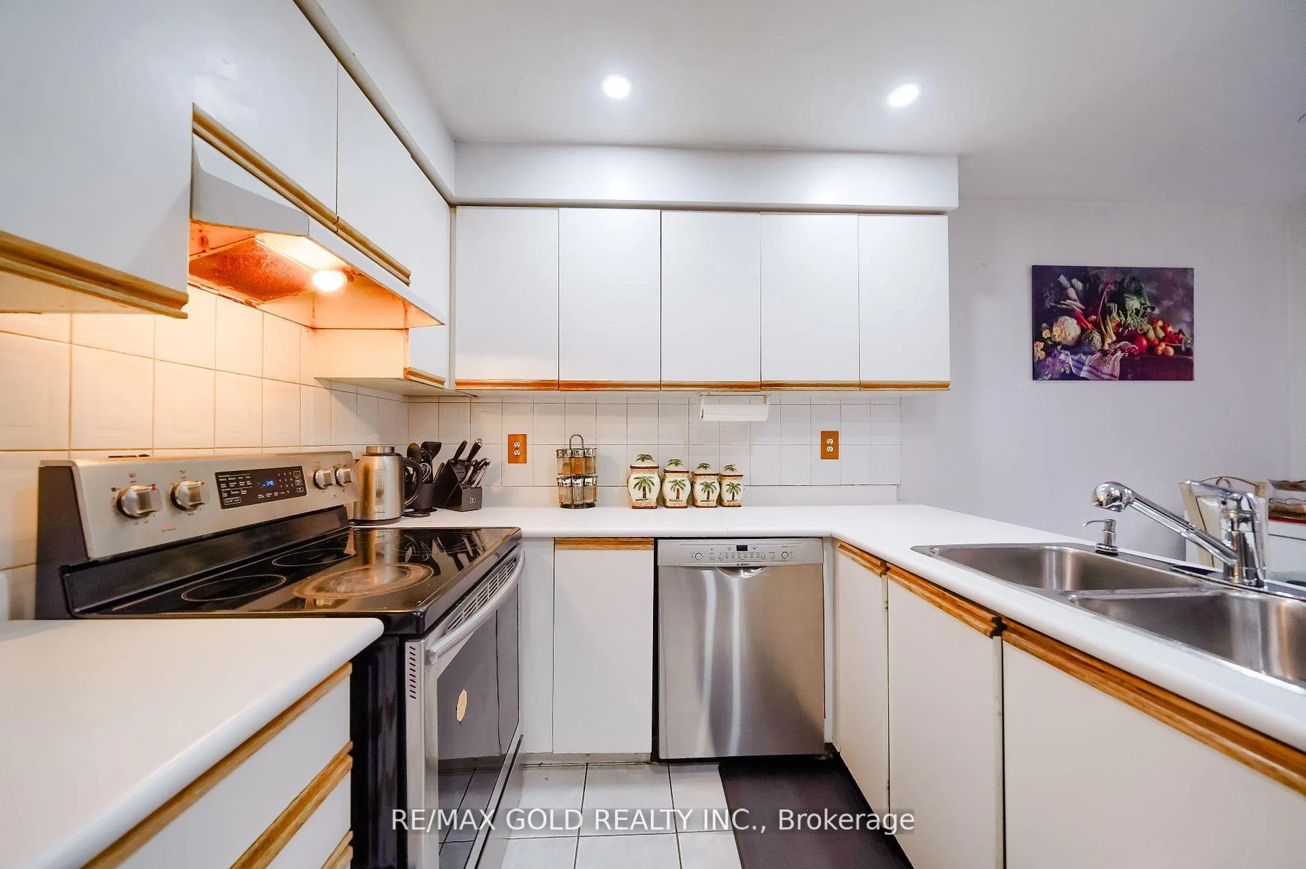 Photo 10 of 59 Knotty Pine Drive, Whitby, Williamsburg — HOMEH
