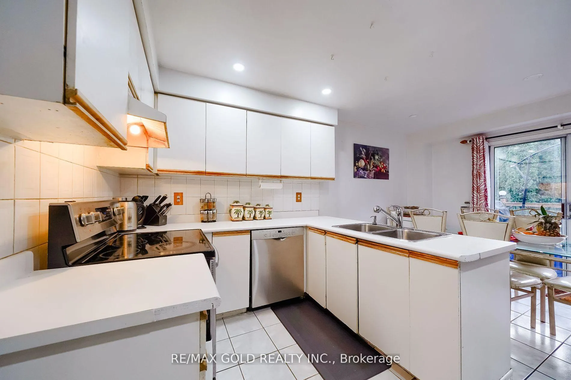 Photo 11 of 59 Knotty Pine Drive, Whitby, Williamsburg — HOMEH