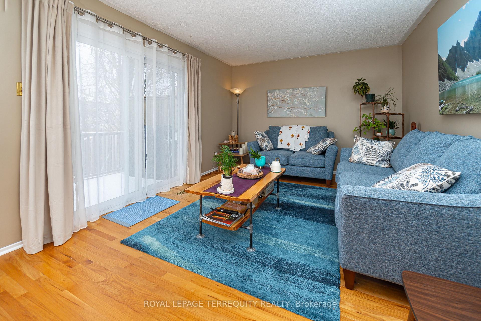 Photo 5 of 16 Banner Crescent, Ajax, South West — HOMEH