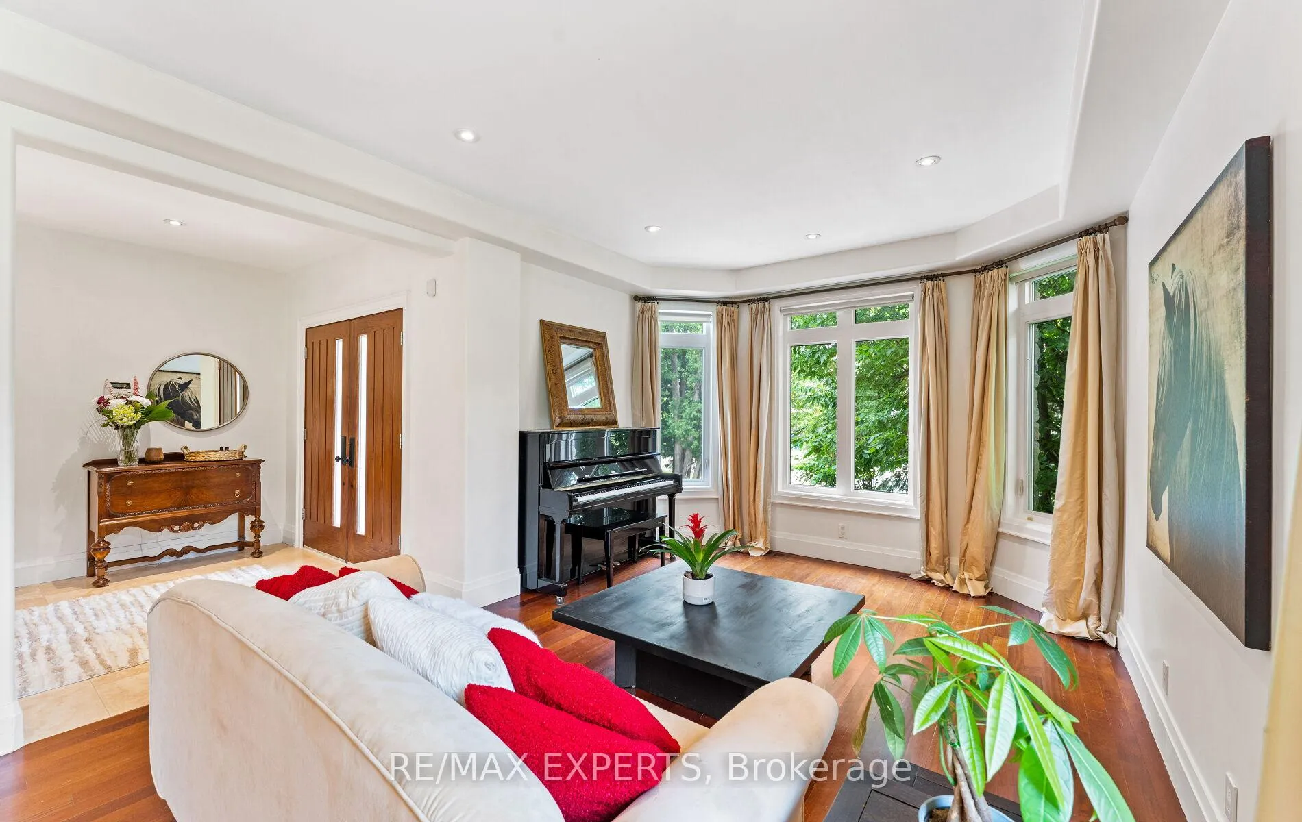 Photo 4 of 120 Riverside Drive, Vaughan, East Woodbridge — HOMEH