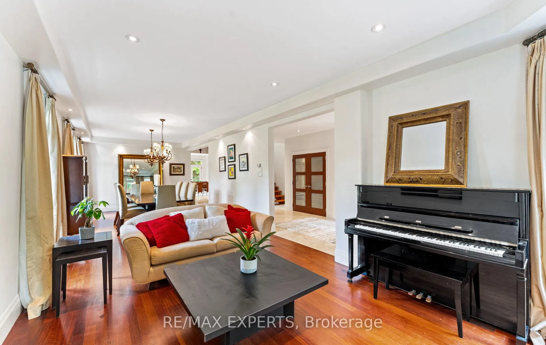 Photo 5 of 120 Riverside Drive, Vaughan, East Woodbridge — HOMEH
