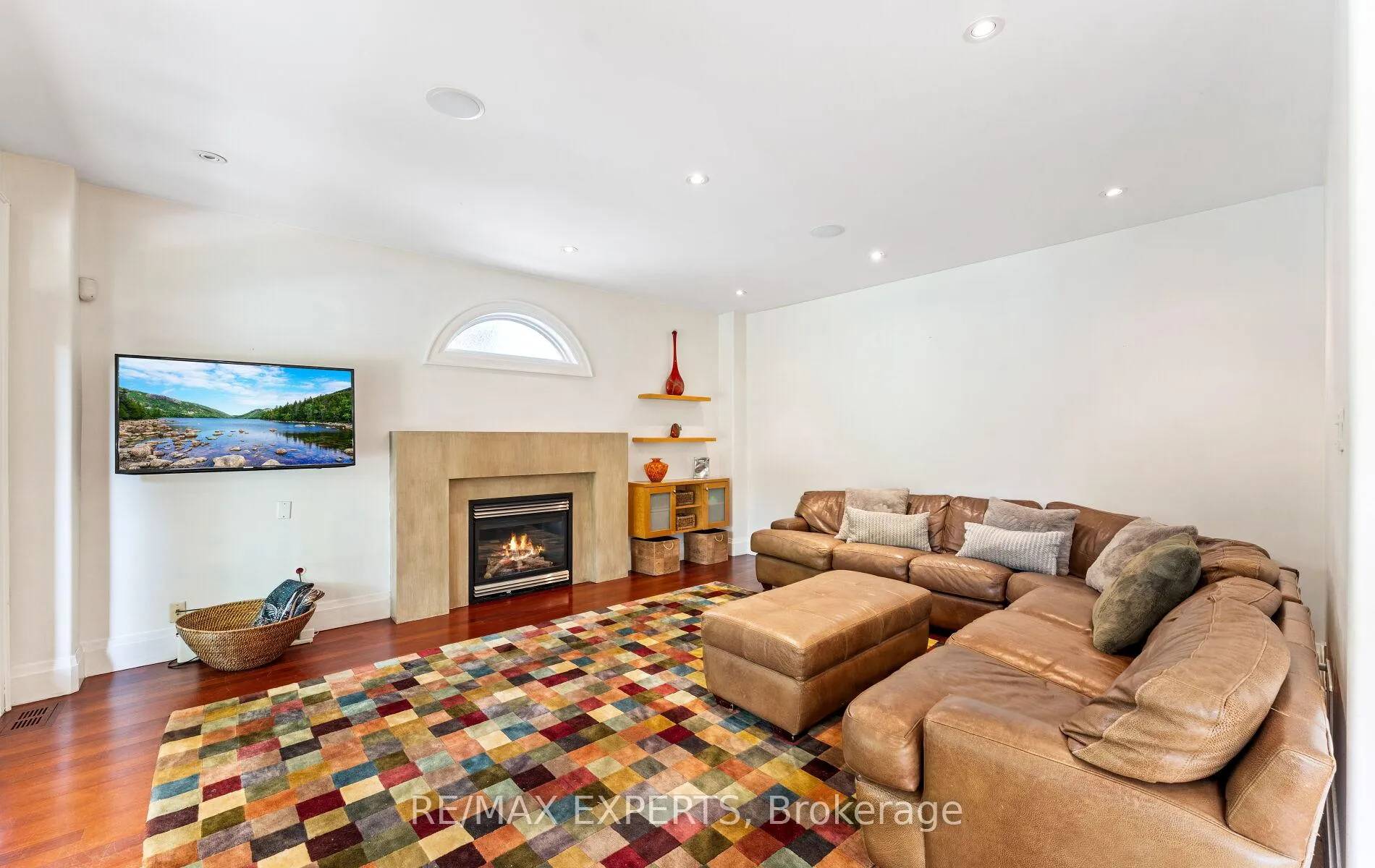 Photo 7 of 120 Riverside Drive, Vaughan, East Woodbridge — HOMEH