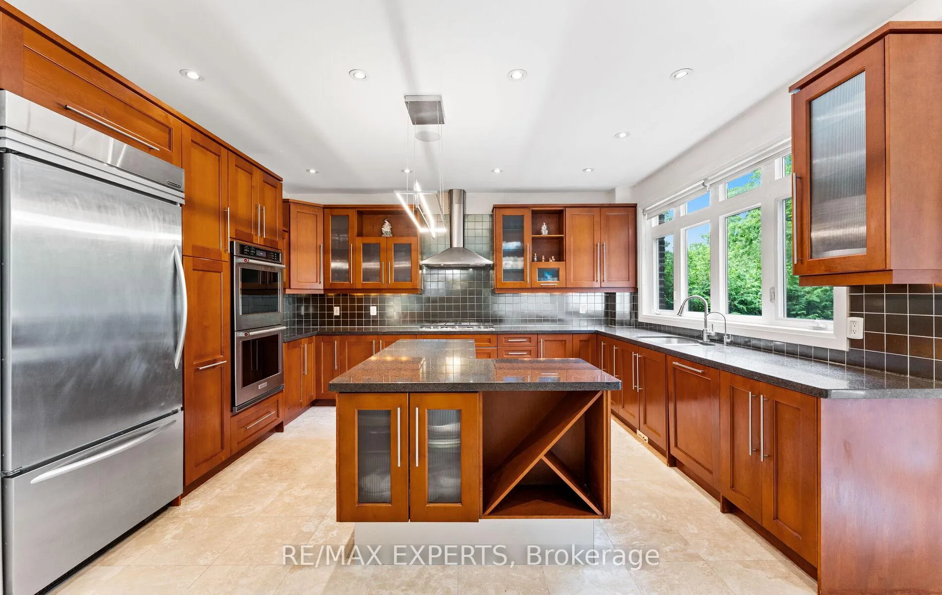 Photo 11 of 120 Riverside Drive, Vaughan, East Woodbridge — HOMEH