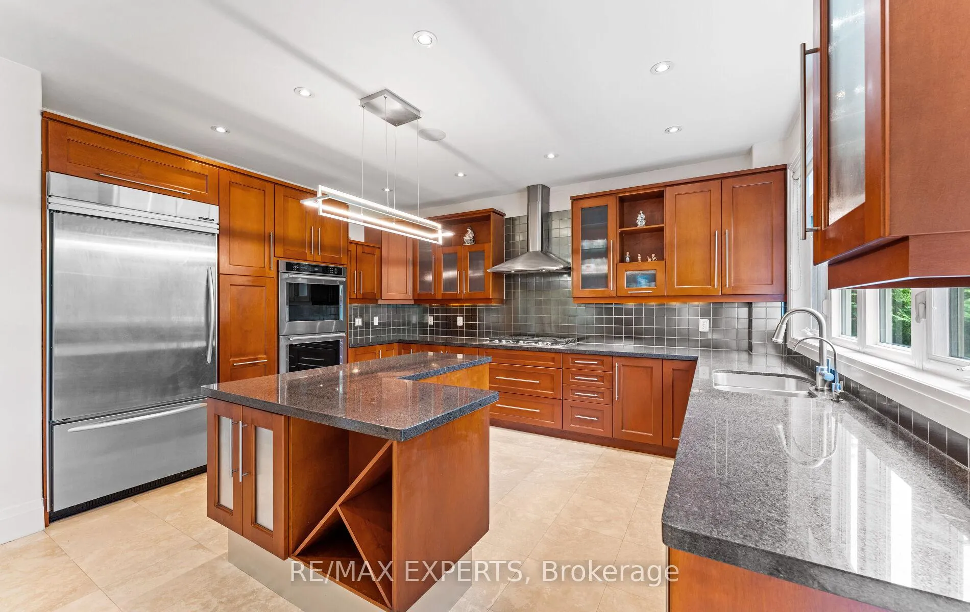 Photo 12 of 120 Riverside Drive, Vaughan, East Woodbridge — HOMEH