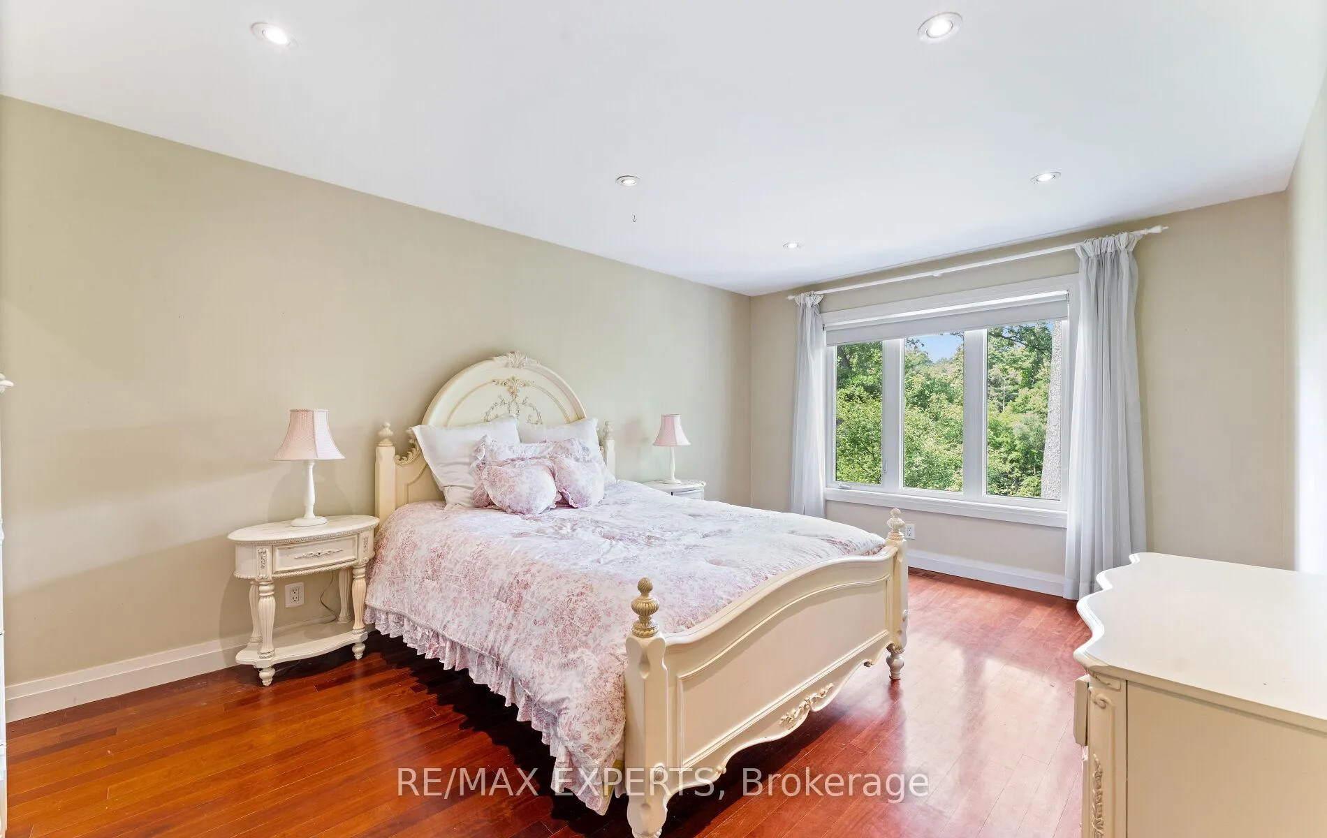 Photo 24 of 120 Riverside Drive, Vaughan, East Woodbridge — HOMEH