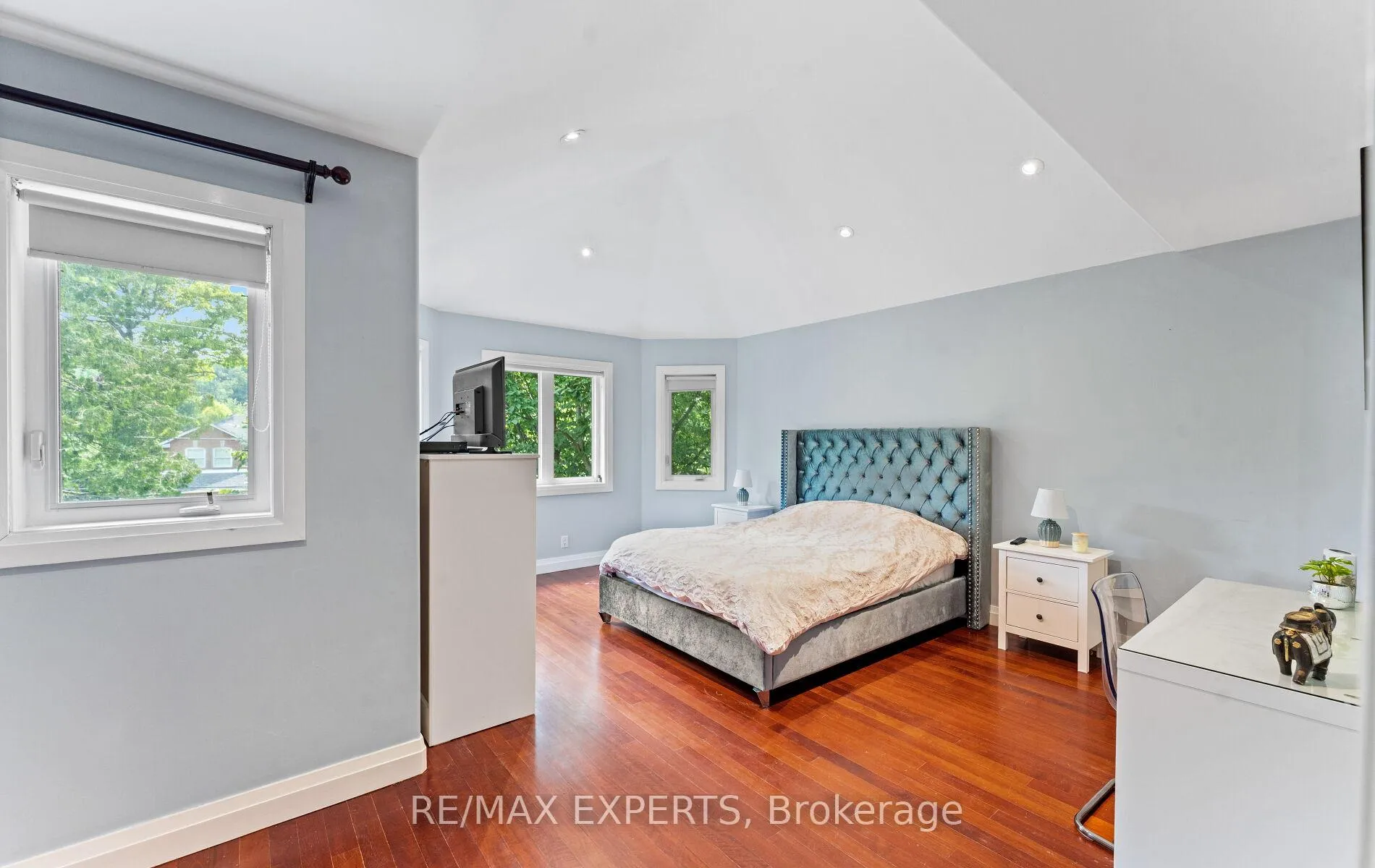 Photo 26 of 120 Riverside Drive, Vaughan, East Woodbridge — HOMEH