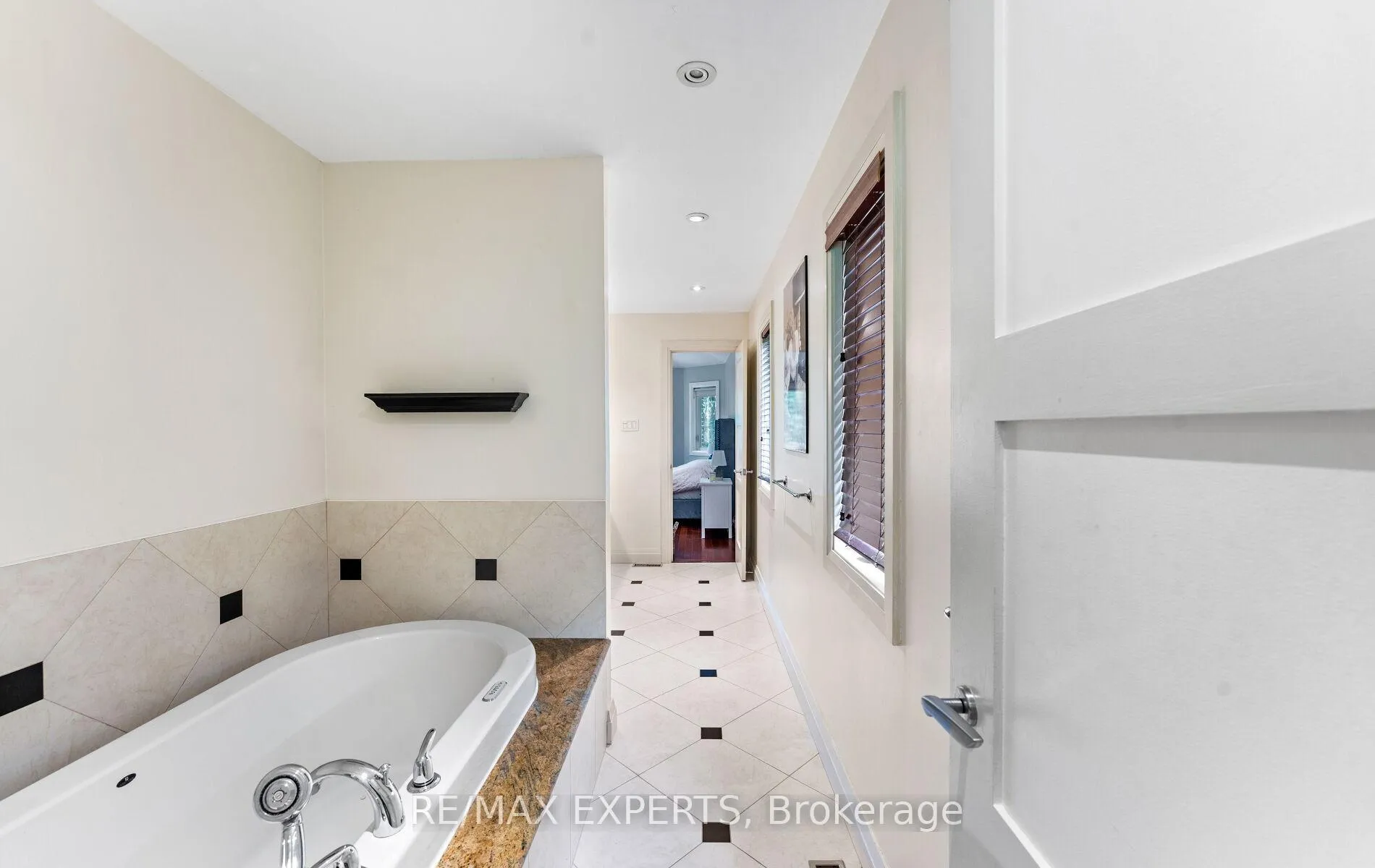 Photo 29 of 120 Riverside Drive, Vaughan, East Woodbridge — HOMEH