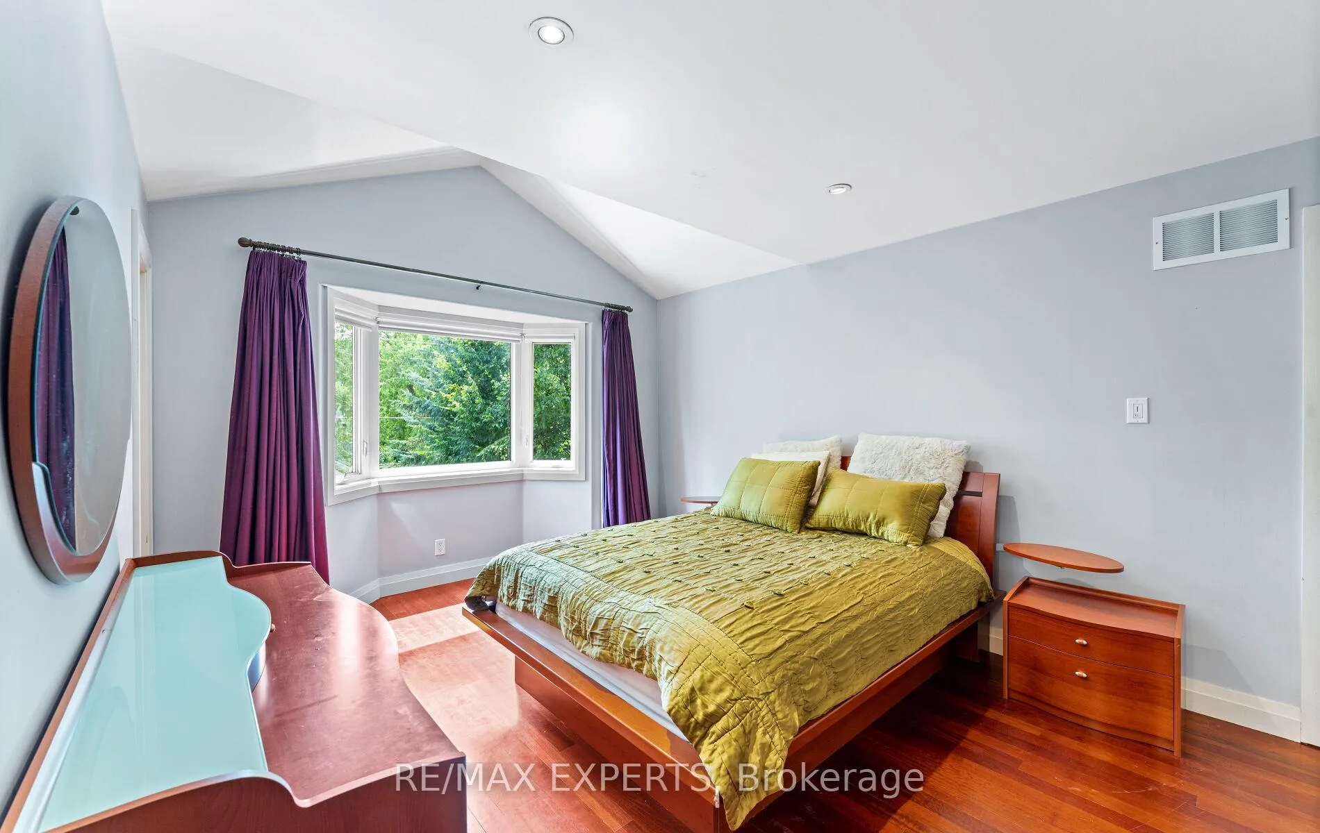 Photo 30 of 120 Riverside Drive, Vaughan, East Woodbridge — HOMEH