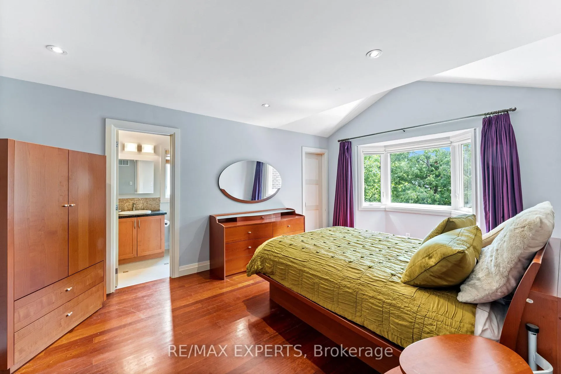 Photo 31 of 120 Riverside Drive, Vaughan, East Woodbridge — HOMEH