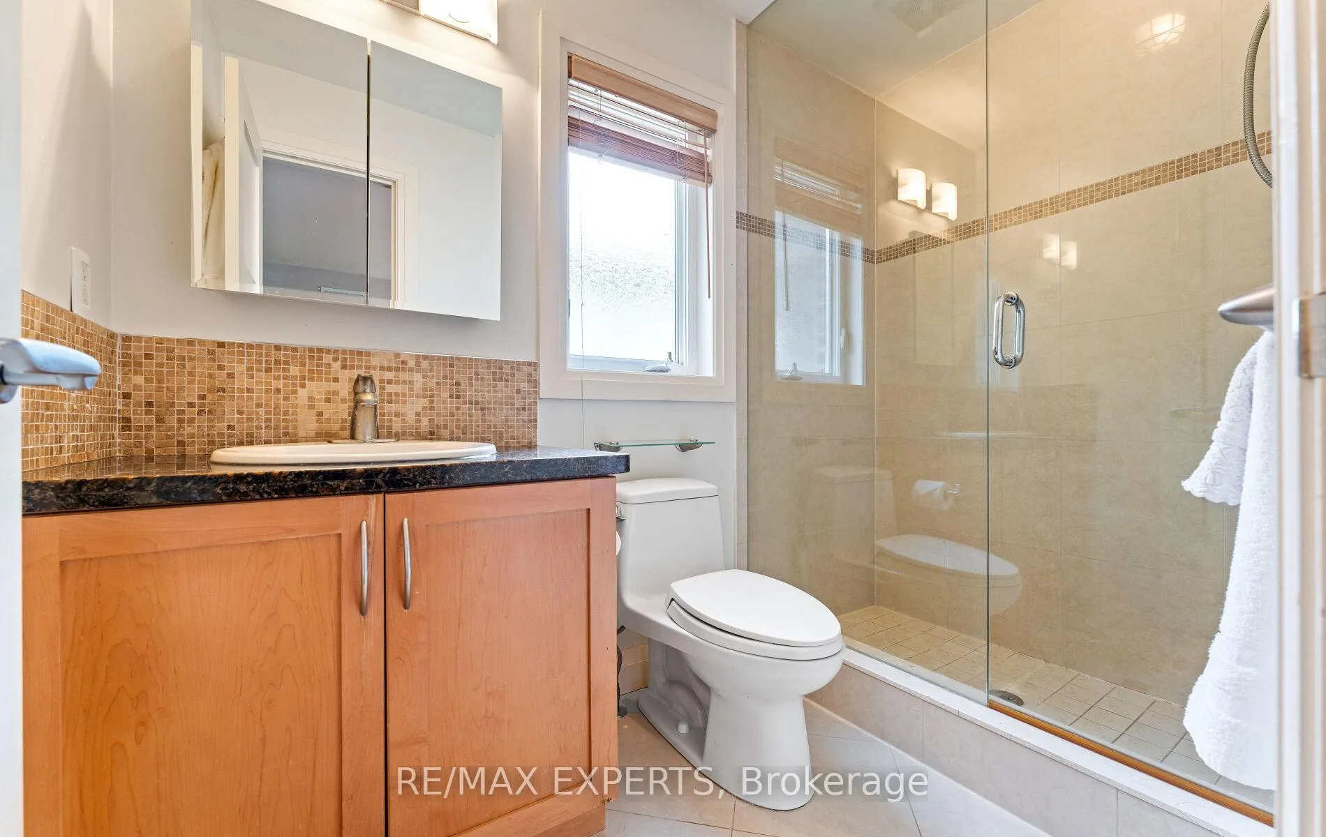 Photo 32 of 120 Riverside Drive, Vaughan, East Woodbridge — HOMEH