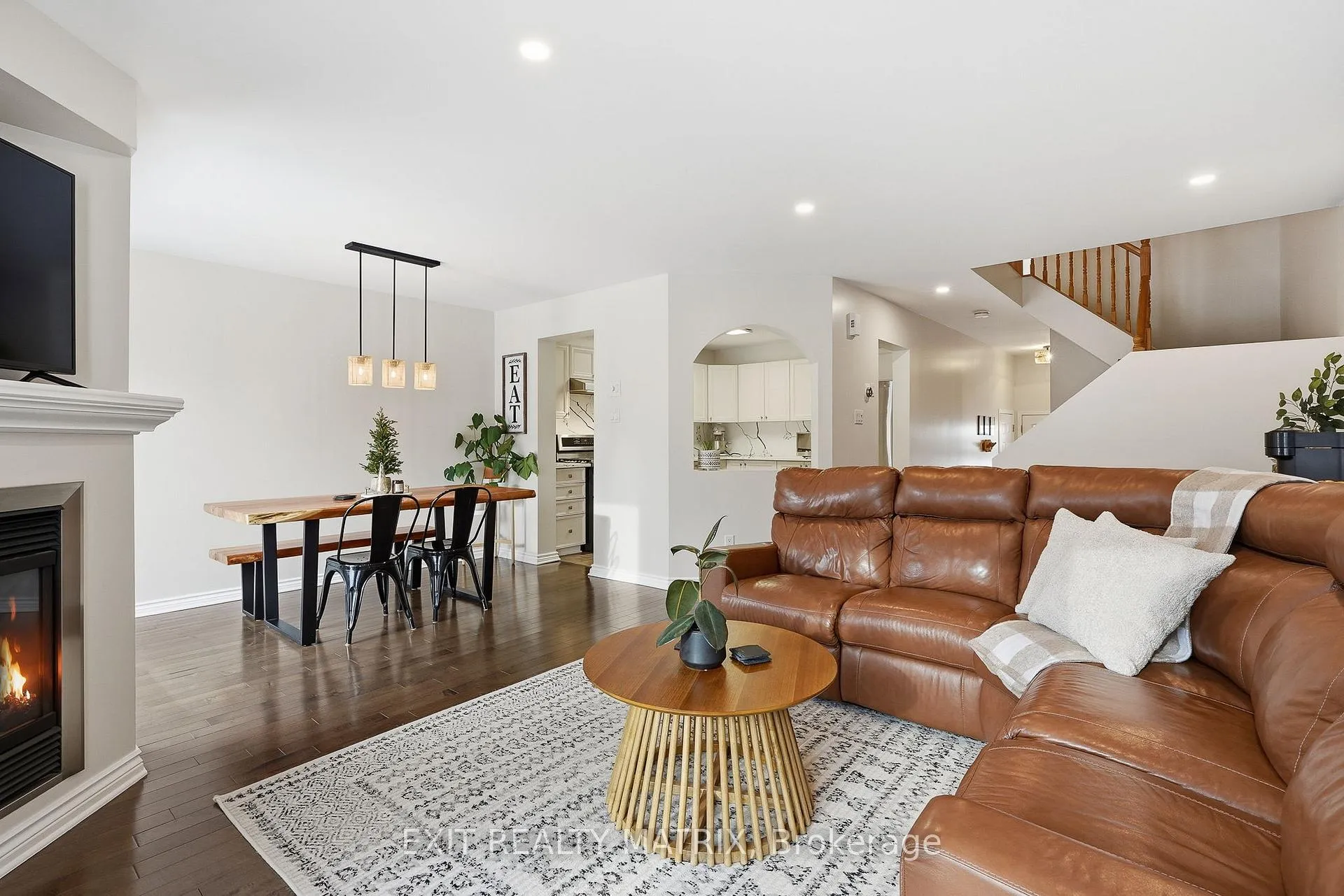 Photo 6 of 208 Greenridge Street, Ottawa, Chapel Hill — HOMEH