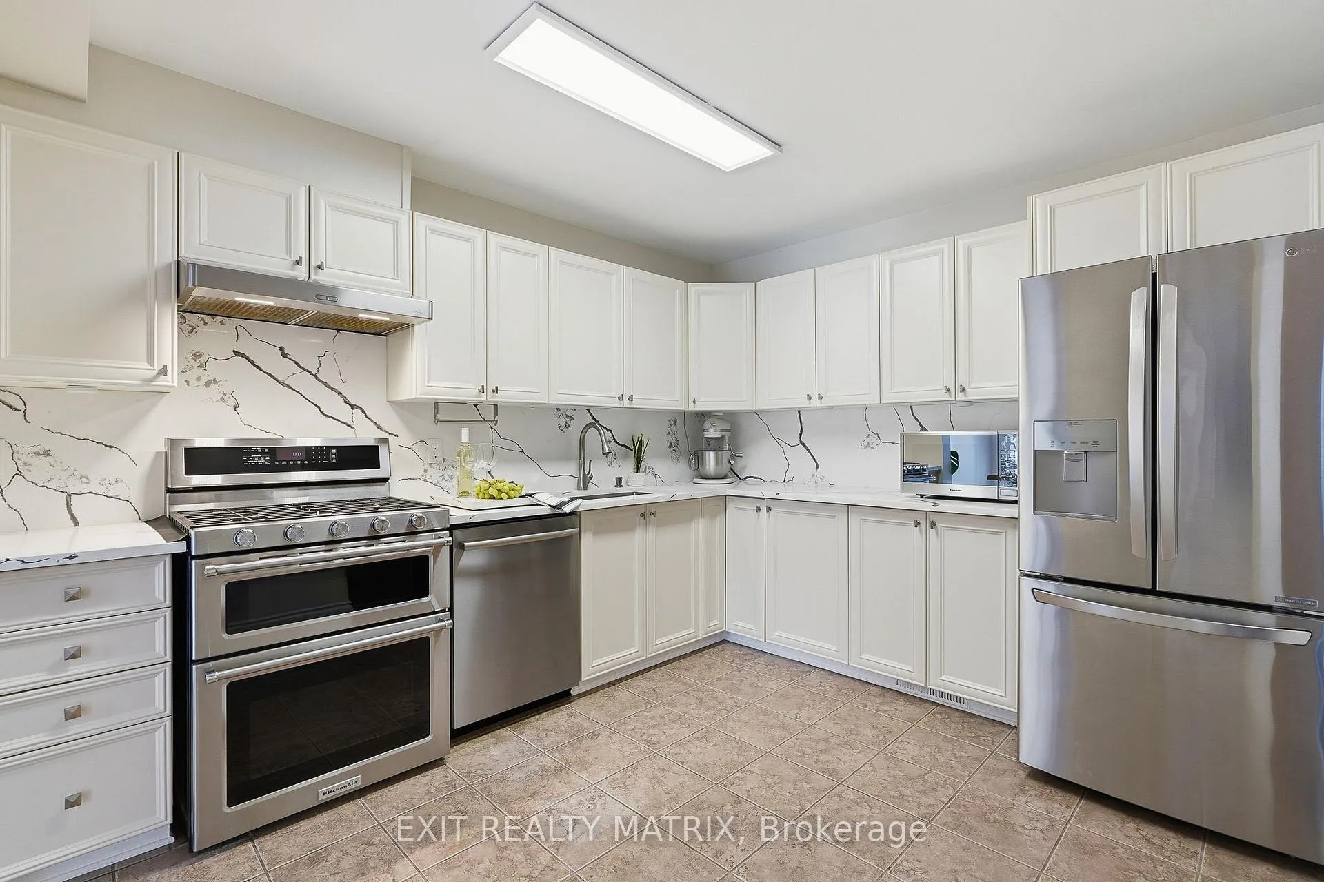 Photo 9 of 208 Greenridge Street, Ottawa, Chapel Hill — HOMEH
