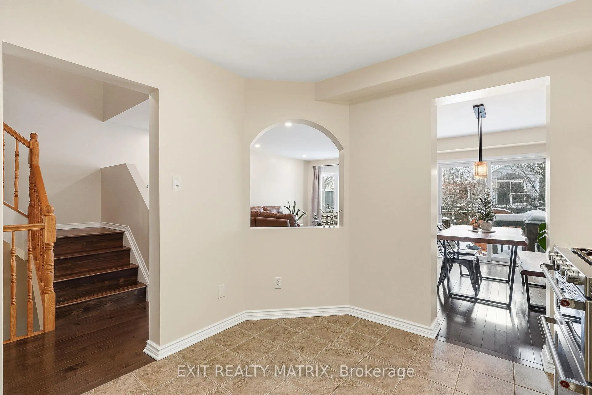 Photo 11 of 208 Greenridge Street, Ottawa, Chapel Hill — HOMEH