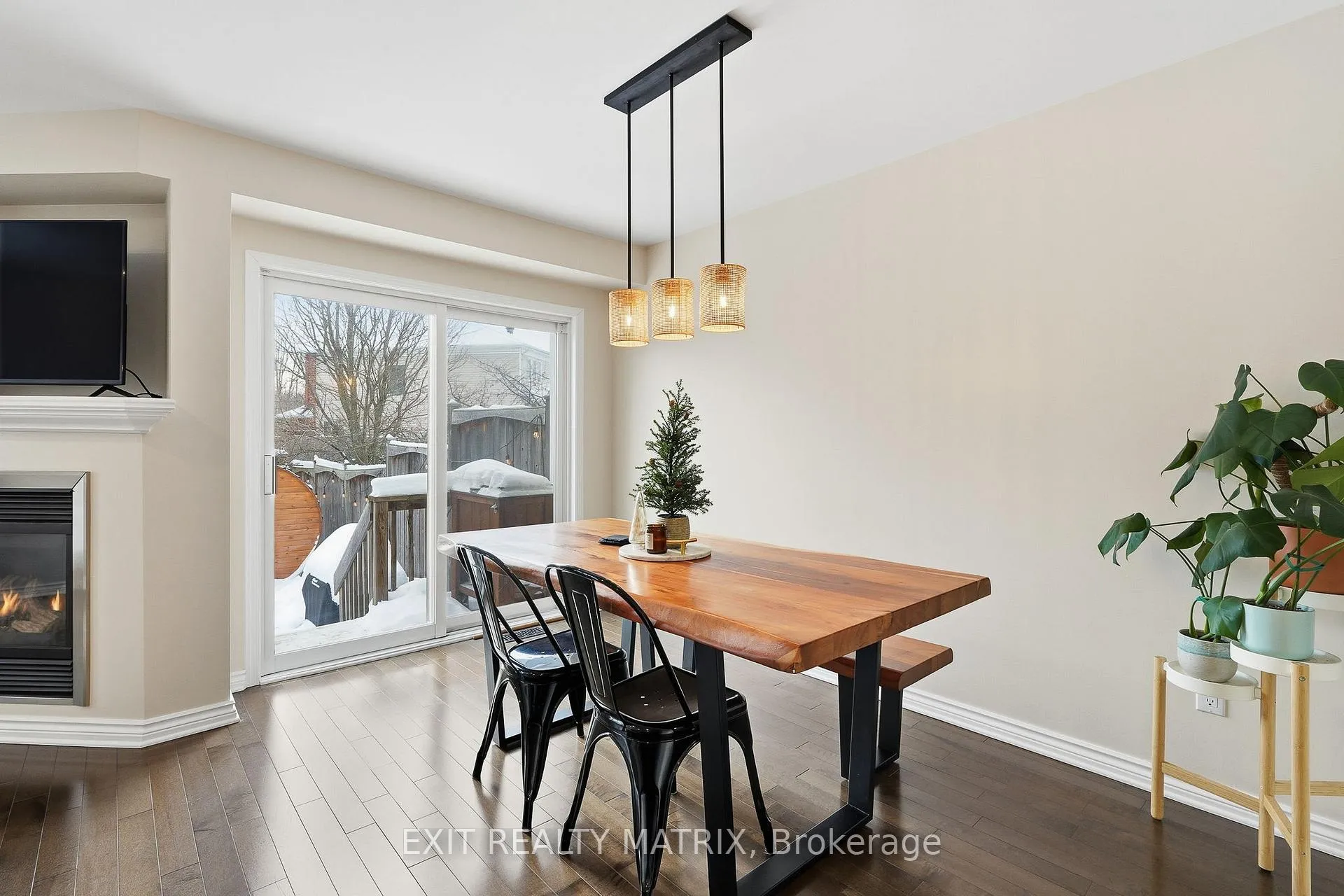 Photo 12 of 208 Greenridge Street, Ottawa, Chapel Hill — HOMEH