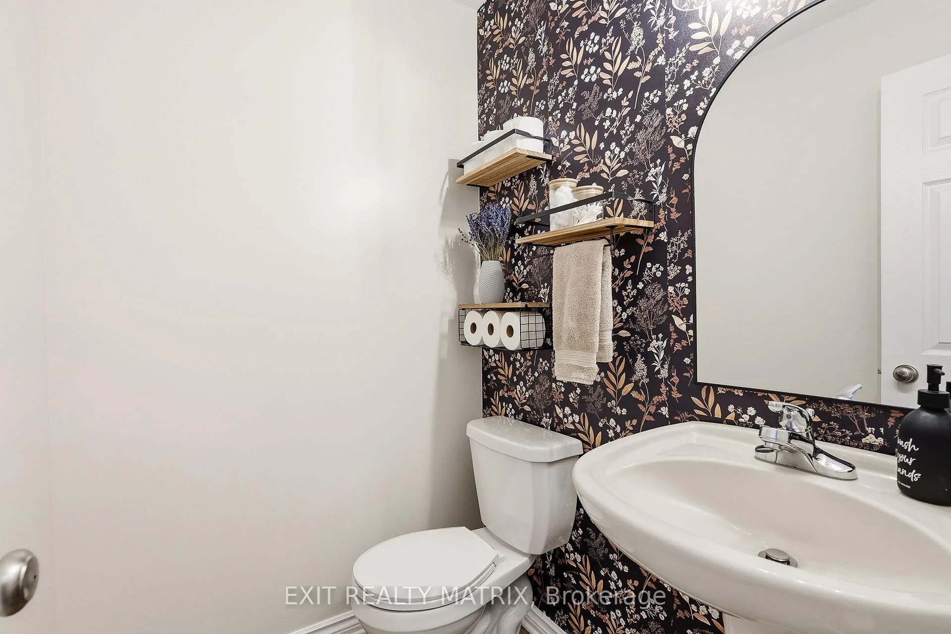 Photo 14 of 208 Greenridge Street, Ottawa, Chapel Hill — HOMEH