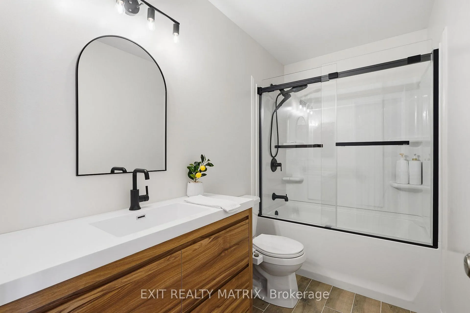 Photo 18 of 208 Greenridge Street, Ottawa, Chapel Hill — HOMEH