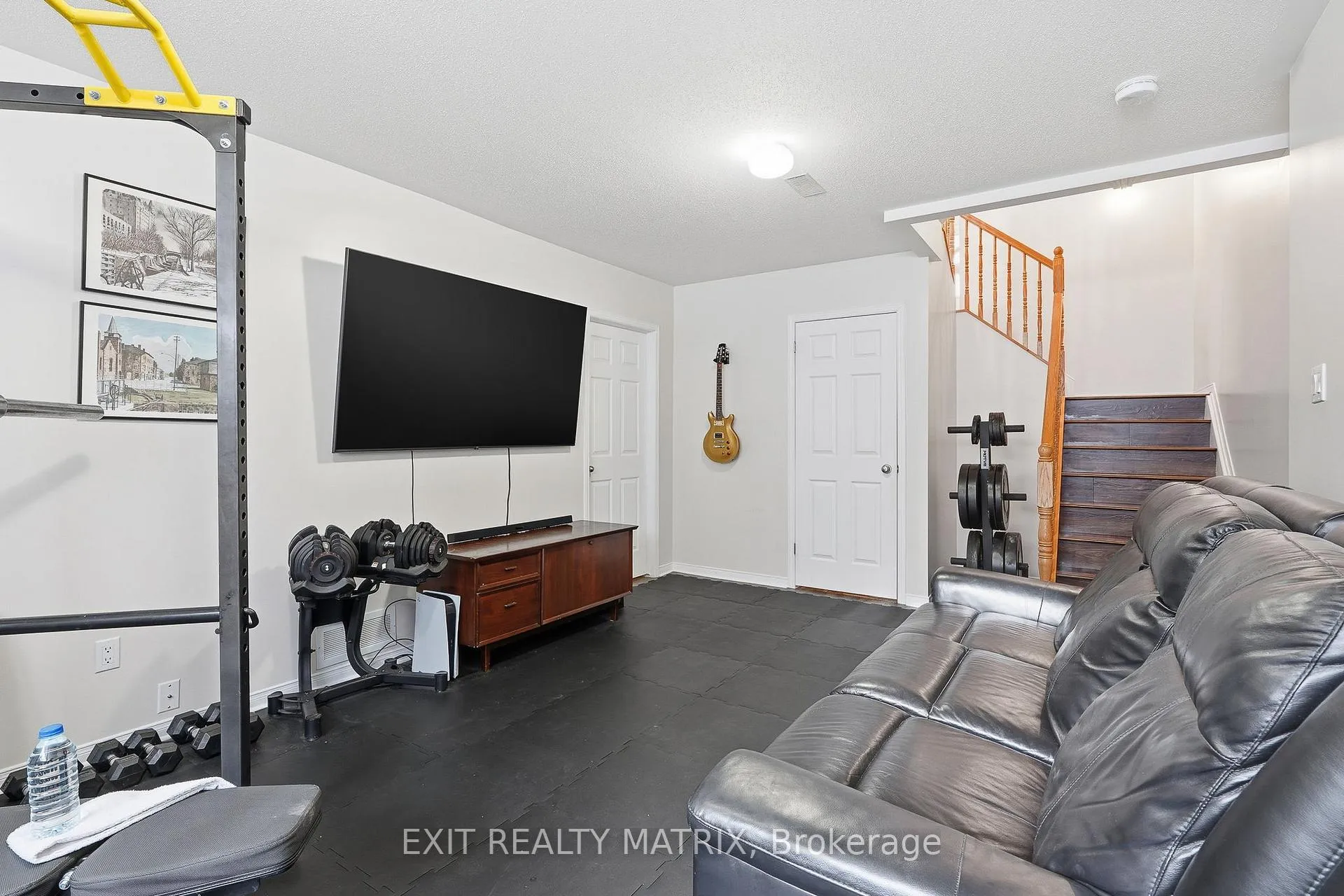 Photo 25 of 208 Greenridge Street, Ottawa, Chapel Hill — HOMEH