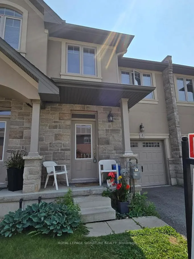 Front of Unit 4, 98 Shoreview Place