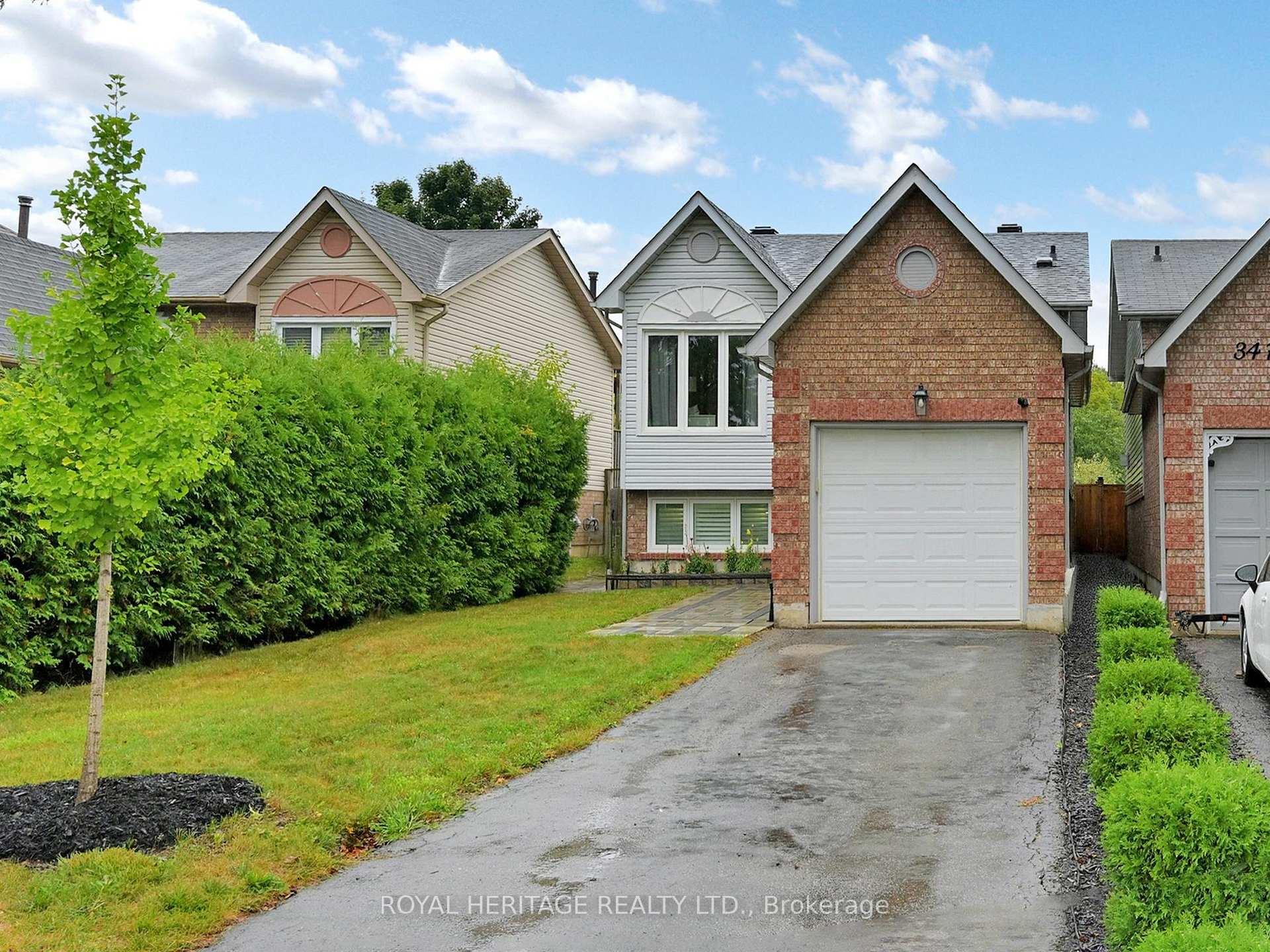 Photo 1 of 32 Fenwick Avenue, Clarington, Bowmanville — HOMEH