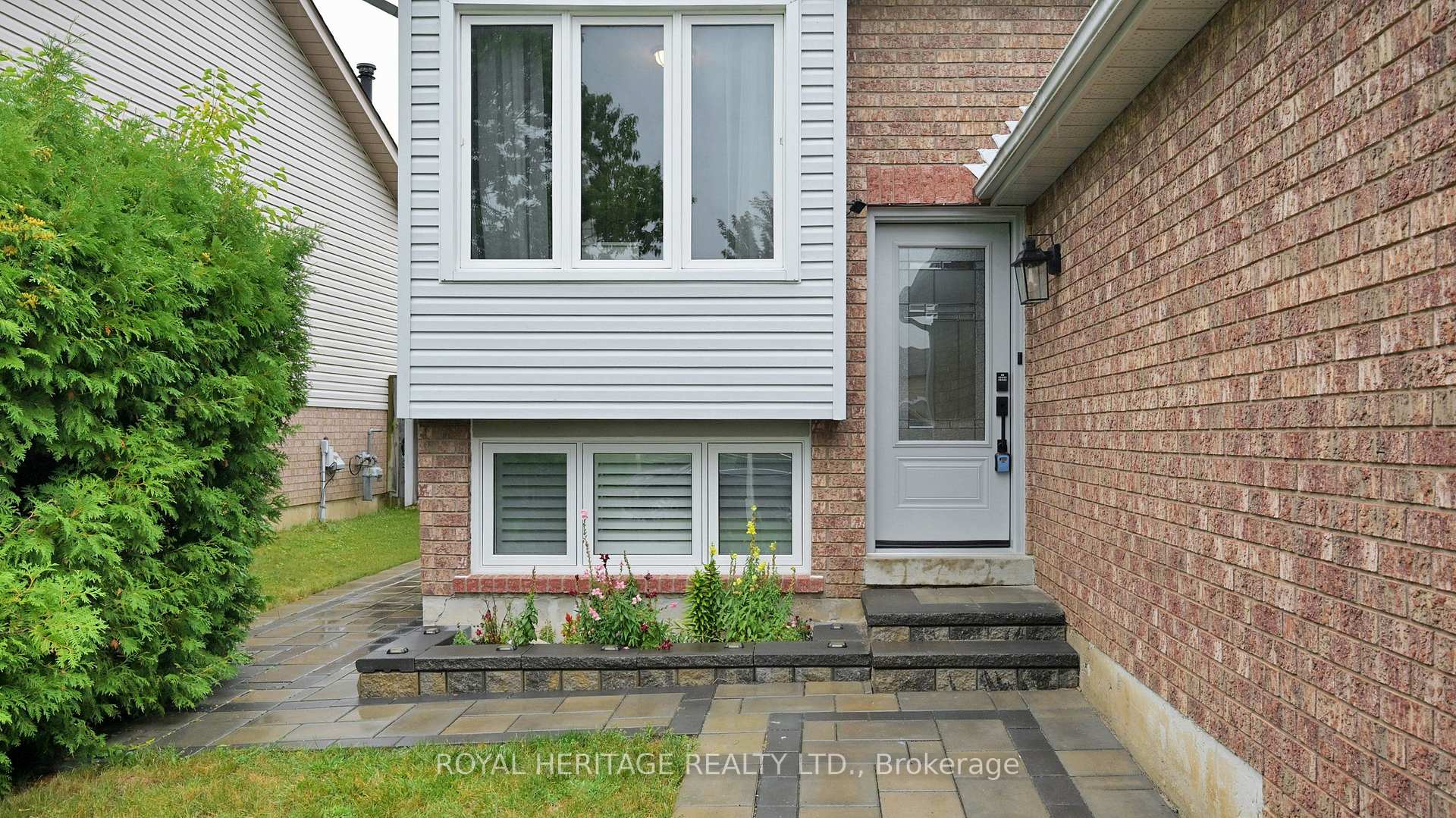 Photo 3 of 32 Fenwick Avenue, Clarington, Bowmanville — HOMEH