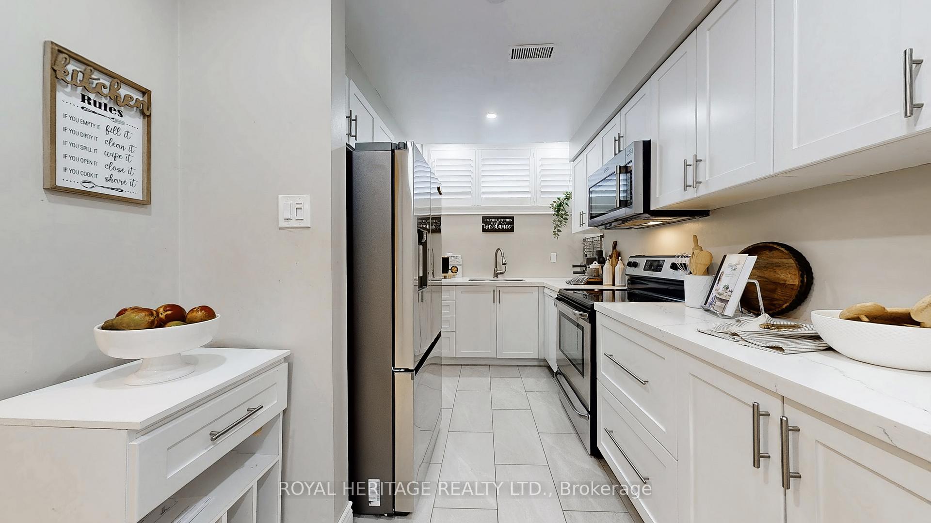 Photo 8 of 32 Fenwick Avenue, Clarington, Bowmanville — HOMEH