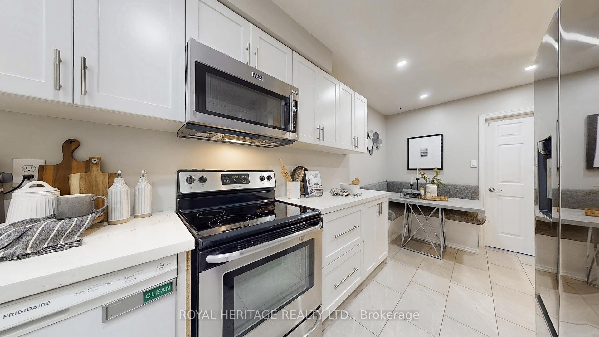 Photo 9 of 32 Fenwick Avenue, Clarington, Bowmanville — HOMEH