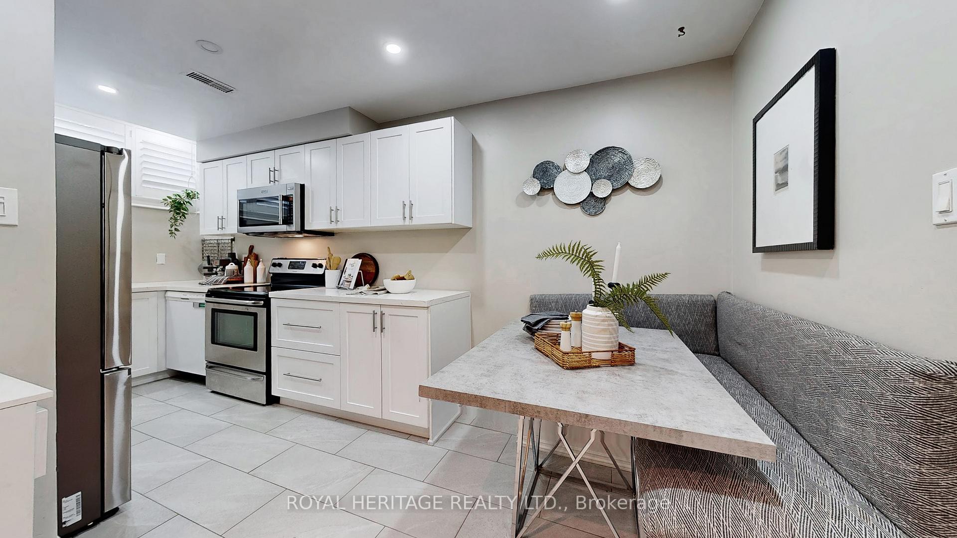 Photo 11 of 32 Fenwick Avenue, Clarington, Bowmanville — HOMEH