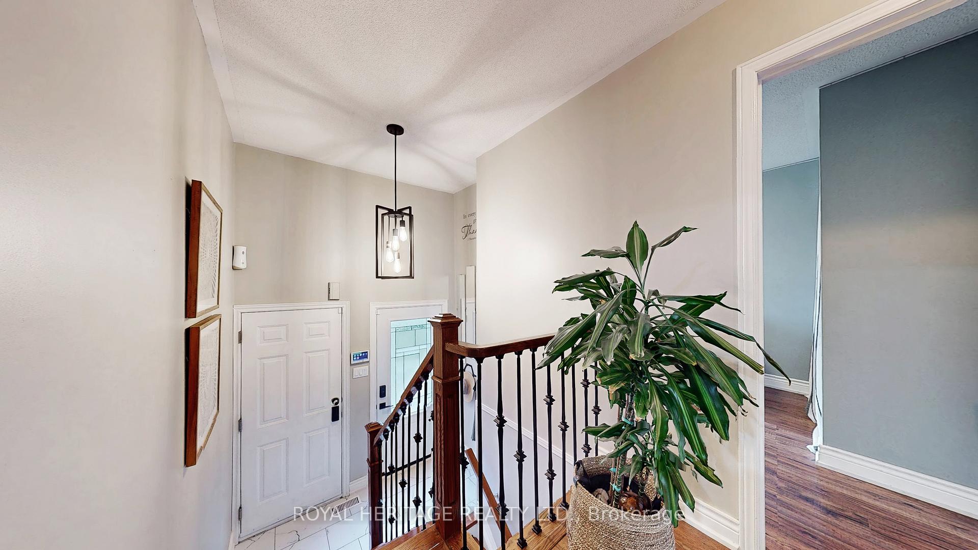 Photo 14 of 32 Fenwick Avenue, Clarington, Bowmanville — HOMEH