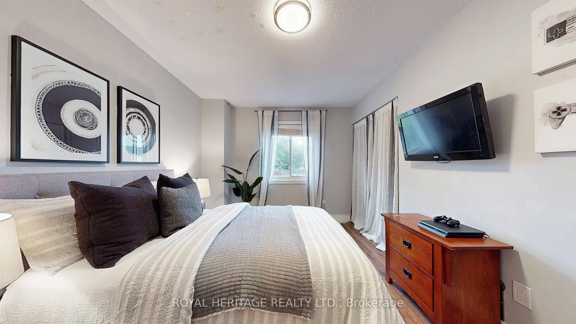 Photo 19 of 32 Fenwick Avenue, Clarington, Bowmanville — HOMEH